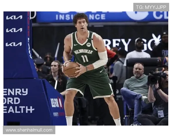 布鲁克洛佩斯：从NBA巨星到篮球战术革新者的成长之路