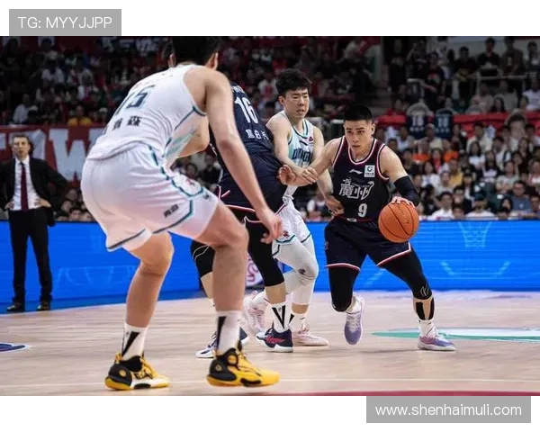 广州排球队整体压制革新之路：重塑战术与团队协作的全新篇章